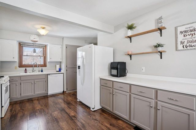 7254 S 38th STREET, Franklin, WI 53132