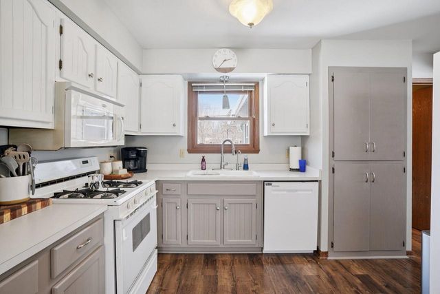 7254 S 38th STREET, Franklin, WI 53132