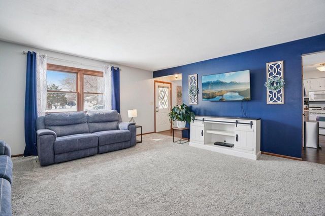 7254 S 38th STREET, Franklin, WI 53132