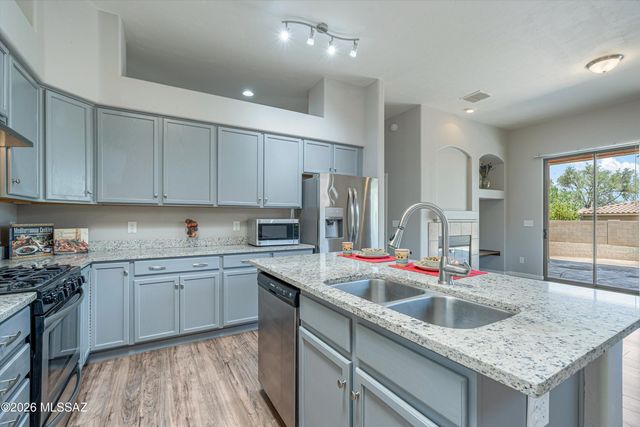 7536 W Sand River Way, Tucson, AZ 85743