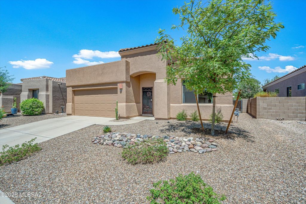 7536 W Sand River Way, Tucson, AZ 85743