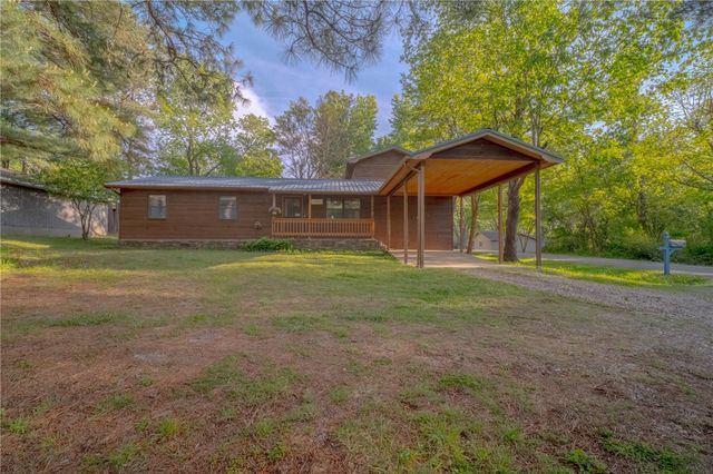 304 Warren Avenue, Huntsville, AR 72740
