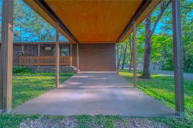 304 Warren Avenue, Huntsville, AR 72740