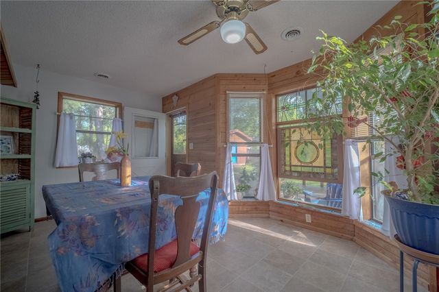 304 Warren Avenue, Huntsville, AR 72740