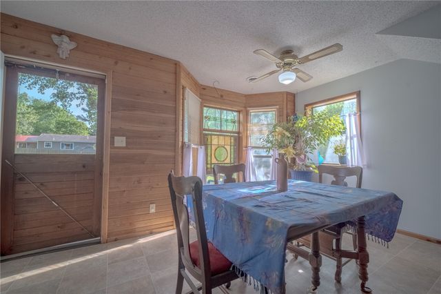 304 Warren Avenue, Huntsville, AR 72740