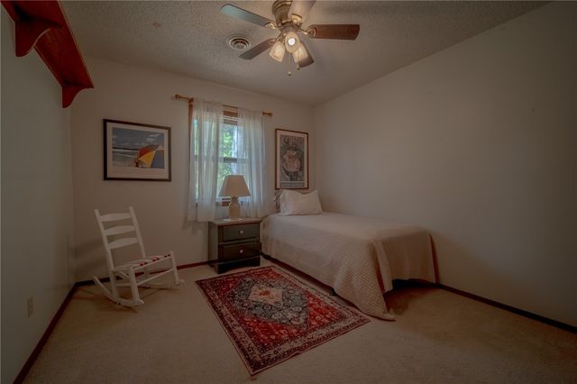 304 Warren Avenue, Huntsville, AR 72740
