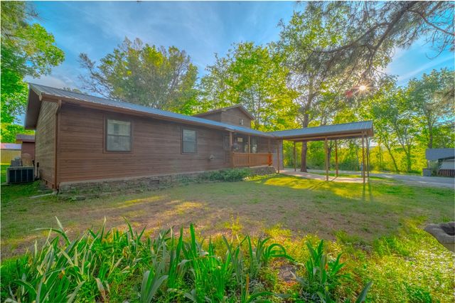 304 Warren Avenue, Huntsville, AR 72740