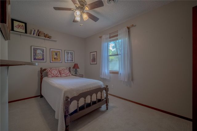 304 Warren Avenue, Huntsville, AR 72740