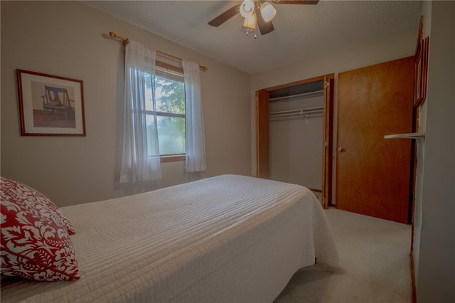 304 Warren Avenue, Huntsville, AR 72740
