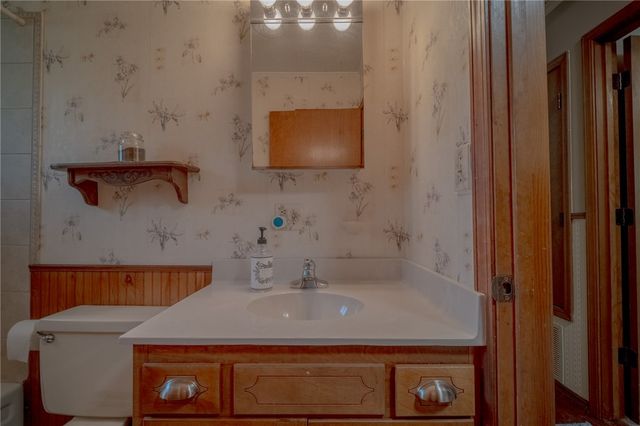 304 Warren Avenue, Huntsville, AR 72740