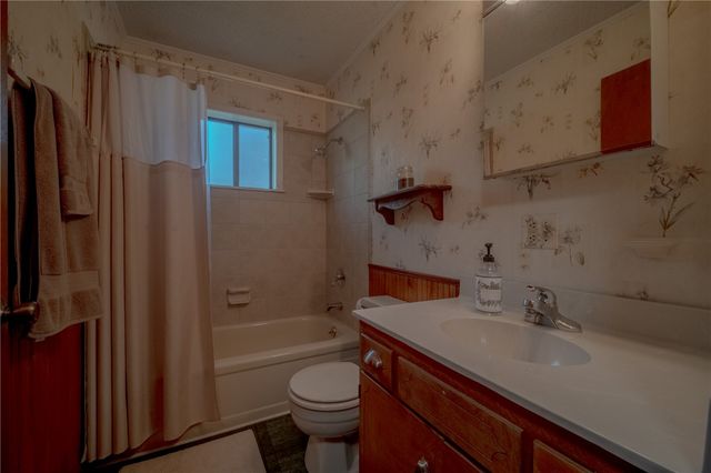 304 Warren Avenue, Huntsville, AR 72740