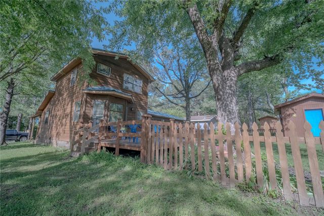 304 Warren Avenue, Huntsville, AR 72740