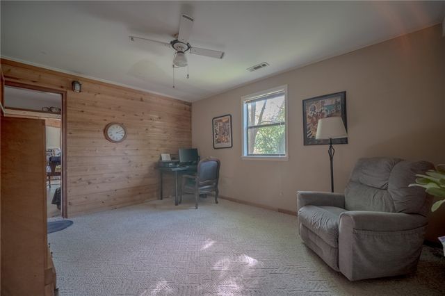 304 Warren Avenue, Huntsville, AR 72740