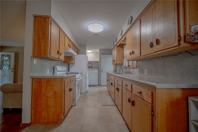 304 Warren Avenue, Huntsville, AR 72740