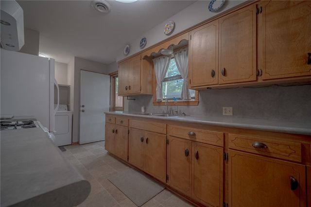 304 Warren Avenue, Huntsville, AR 72740
