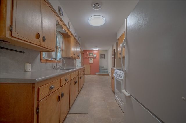 304 Warren Avenue, Huntsville, AR 72740