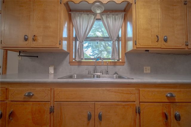 304 Warren Avenue, Huntsville, AR 72740