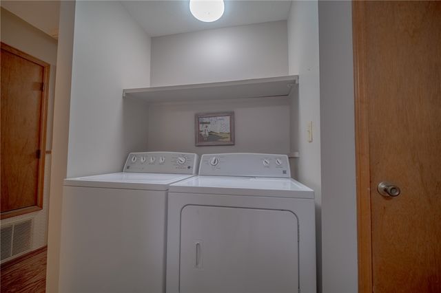 304 Warren Avenue, Huntsville, AR 72740