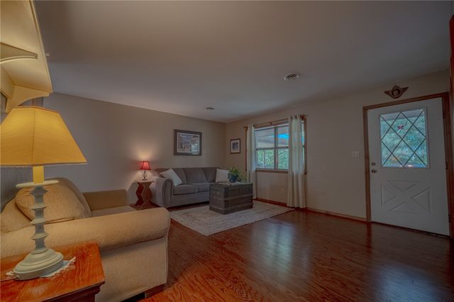 304 Warren Avenue, Huntsville, AR 72740