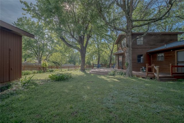 304 Warren Avenue, Huntsville, AR 72740