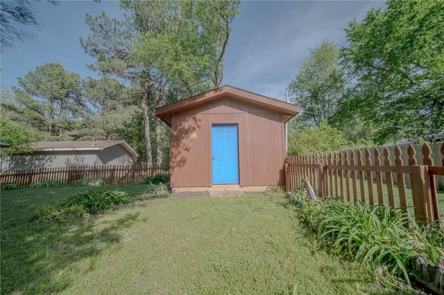 304 Warren Avenue, Huntsville, AR 72740