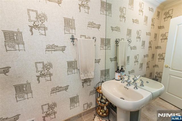 19 Coggins Lane, West Orange, NJ 07052