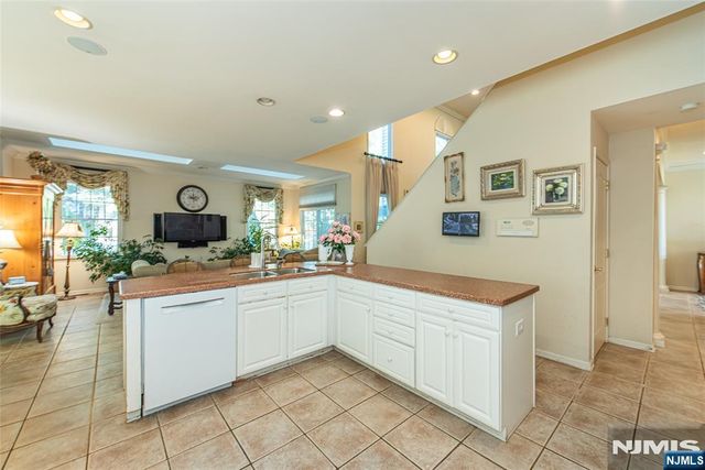 19 Coggins Lane, West Orange, NJ 07052