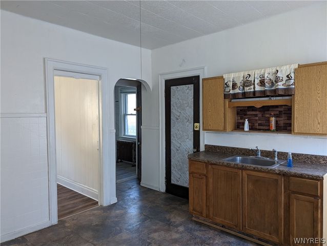 32 Gladstone Street, Buffalo, NY 14207