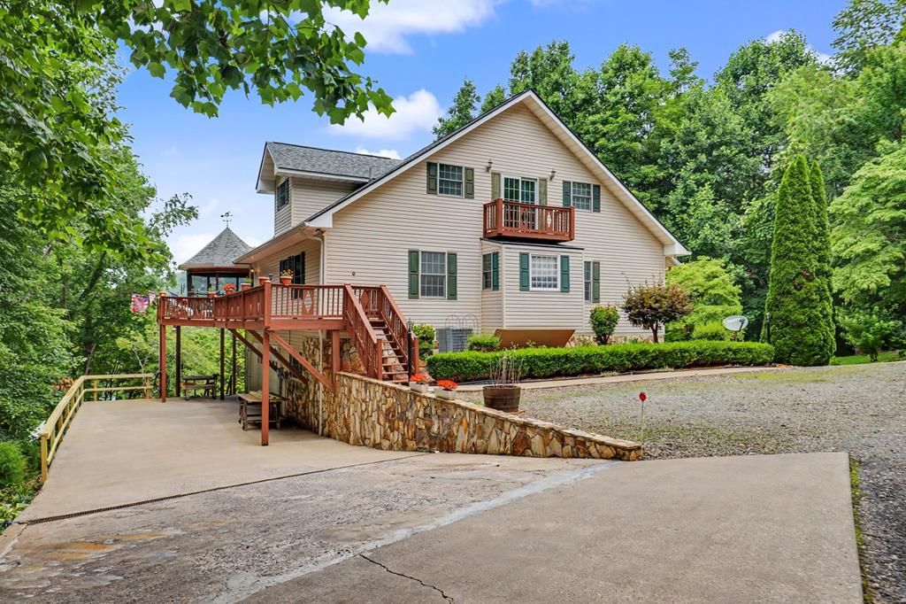 488 Dogwood Place, Hiawassee, GA 30546