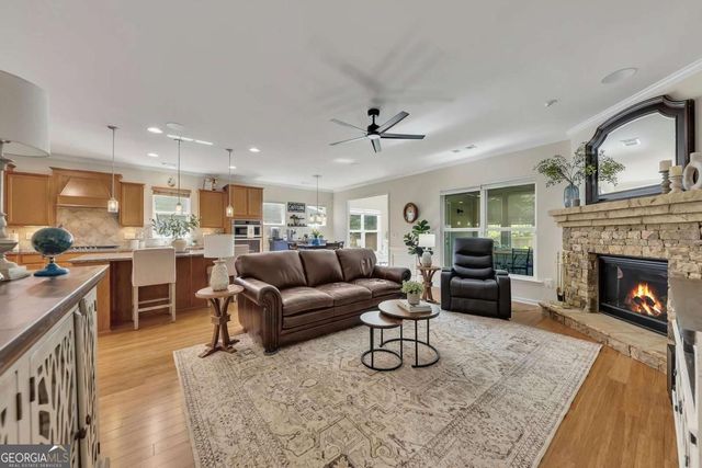 124 Riverside Lane, Woodstock, GA 30188