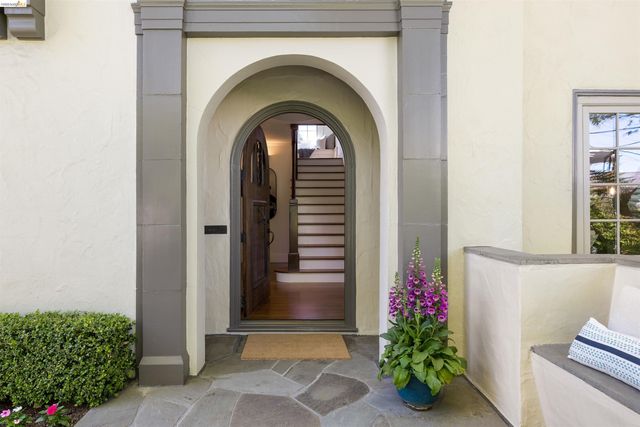 900 Euclid Ave, Berkeley, CA 94708
