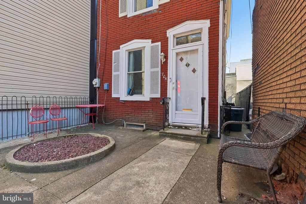 704 BELGRADE ST, PHILADELPHIA, PA 19125 — photo 3