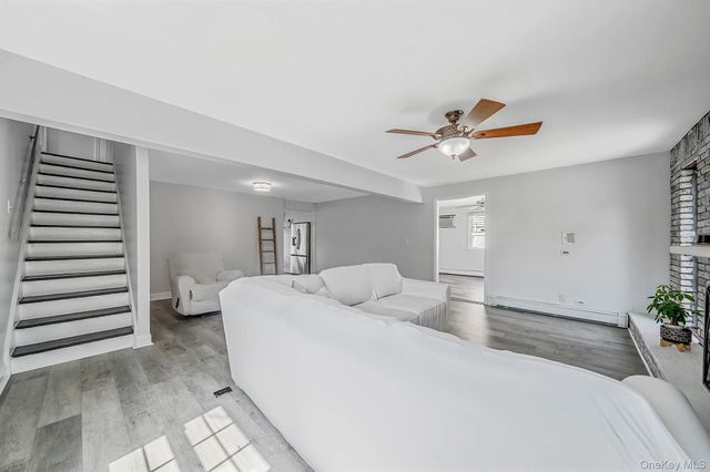 90 TWIN Lane N, Wantagh, NY 11793