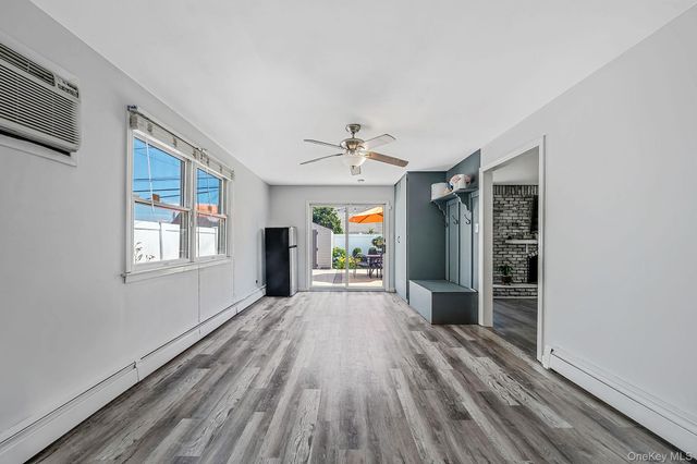 90 TWIN Lane N, Wantagh, NY 11793