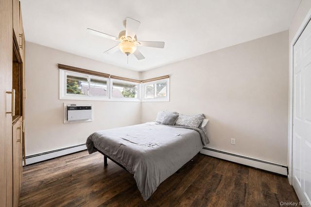 90 TWIN Lane N, Wantagh, NY 11793