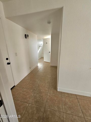 8002 W STELLA Avenue, Glendale, AZ 85303