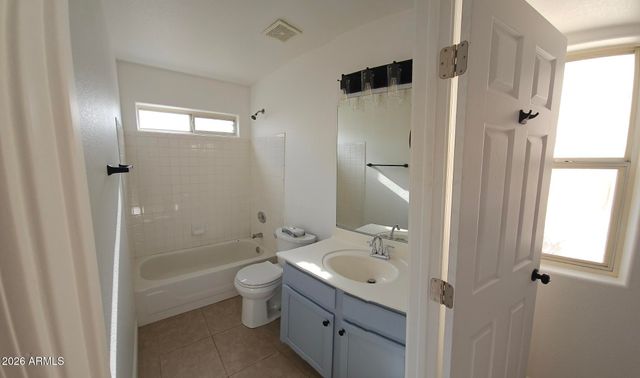 8002 W STELLA Avenue, Glendale, AZ 85303