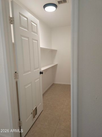 8002 W STELLA Avenue, Glendale, AZ 85303
