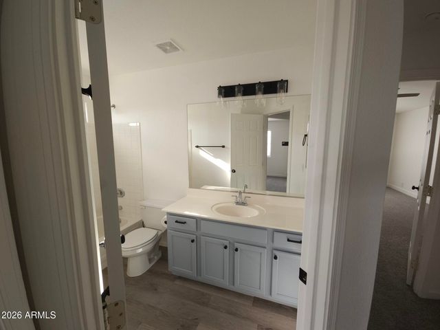 8002 W STELLA Avenue, Glendale, AZ 85303