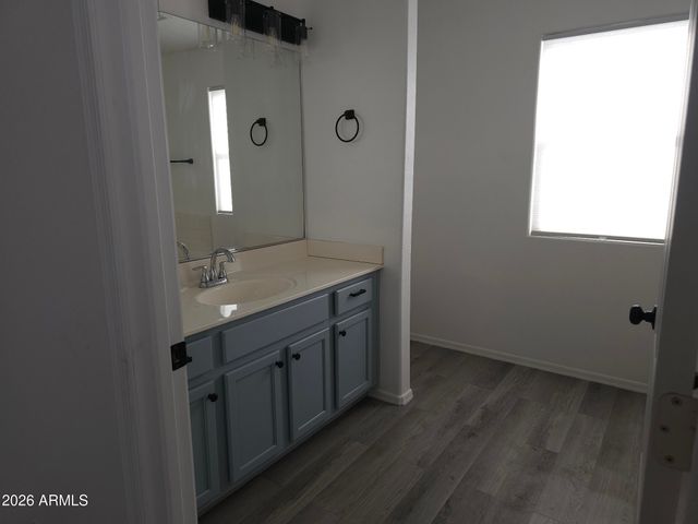 8002 W STELLA Avenue, Glendale, AZ 85303