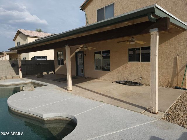 8002 W STELLA Avenue, Glendale, AZ 85303
