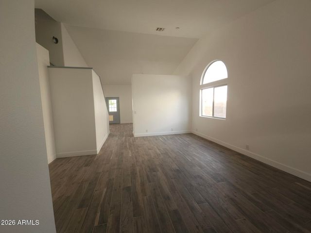 8002 W STELLA Avenue, Glendale, AZ 85303
