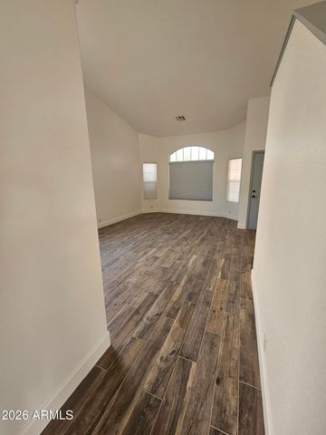 8002 W STELLA Avenue, Glendale, AZ 85303