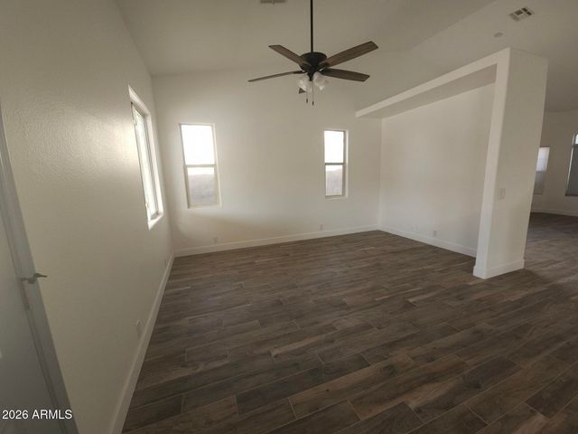 8002 W STELLA Avenue, Glendale, AZ 85303