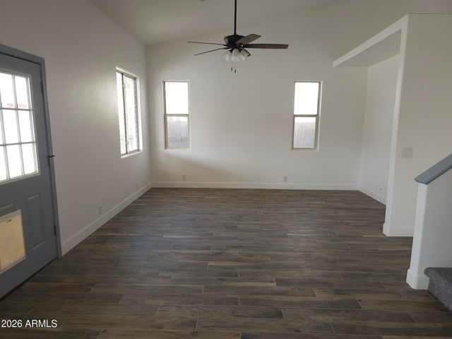 8002 W STELLA Avenue, Glendale, AZ 85303