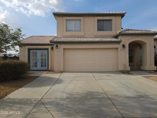 8002 W STELLA Avenue, Glendale, AZ 85303