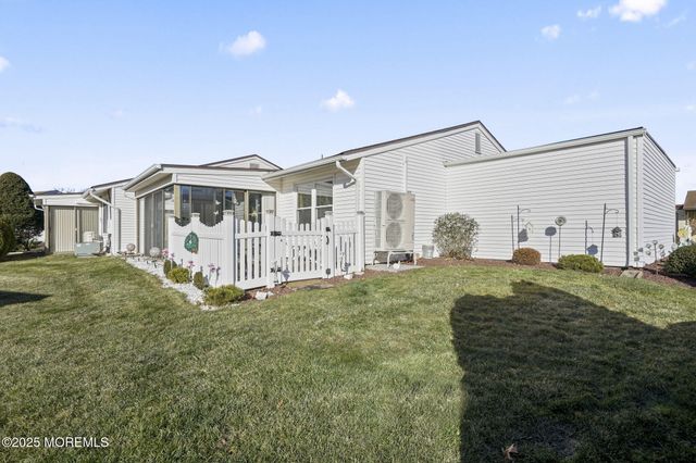 4 Aspen Plaza 4A, Monroe, NJ 08831