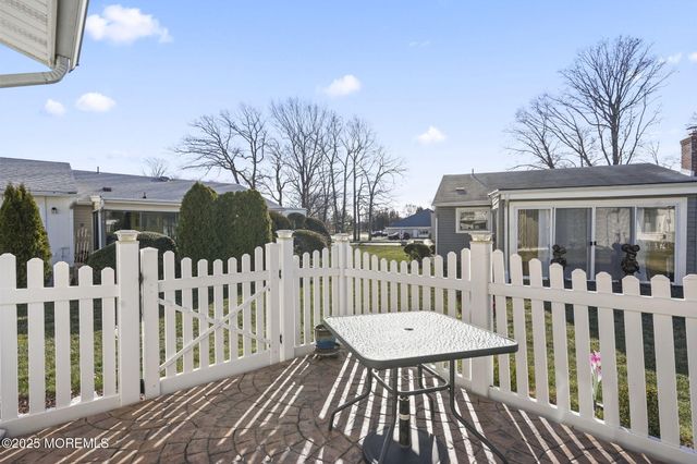 4 Aspen Plaza 4A, Monroe, NJ 08831