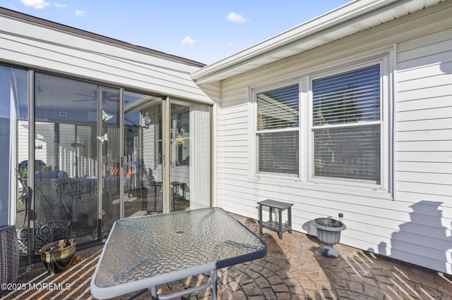 4 Aspen Plaza 4A, Monroe, NJ 08831