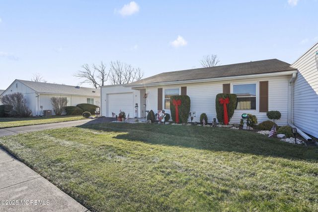 4 Aspen Plaza 4A, Monroe, NJ 08831